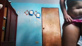 Sexy big ass latina girl twerking in booty shorts - 12 image