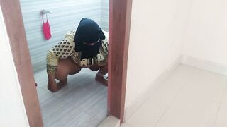 Fuck neighbor aunty in bathroom! - 8 image