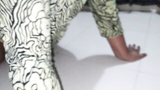 Big Butt Egypt Hot Maid Stuck Under Bed While Cleanig Room, Then Arab Sheikh help her out from under bed by Fucked Anal - 2 image