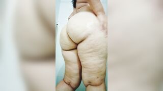 I open my pussy for you to lick it