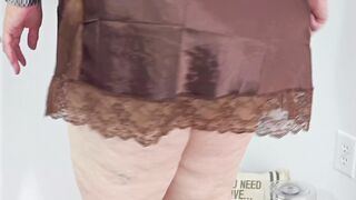 Big booty mature granny showing her big phat pawg ass and chubby pussy close up - hijab Bbw SSBBW amateur milf creampie - nut - 7 image