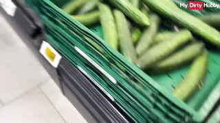 Juicy amateur Ellie Lush plays solo & stuffs her pussy with giant cucumber - MyDirtyHobby - 2 image