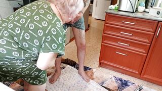 Stepmom makes a deep blowjob jerks off a dick to a cumshot - 11 image