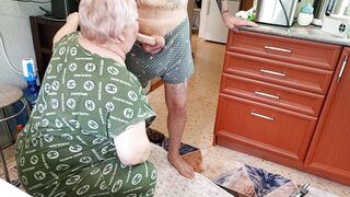 Stepmom makes a deep blowjob jerks off a dick to a cumshot