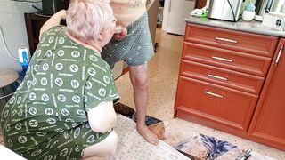 Stepmom makes a deep blowjob jerks off a dick to a cumshot - 6 image