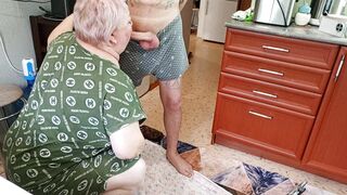 Stepmom makes a deep blowjob jerks off a dick to a cumshot