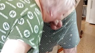 Stepmom gives a deep blowjob jerks off a dick to a cumshot - 7 image