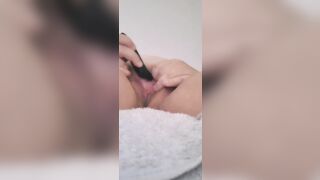 BBW. Moaning loudly, masturbating and cumming. - 5 image