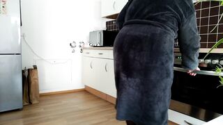 Sexy mother-in-law showed a surprise to her son-in-law - 2 image