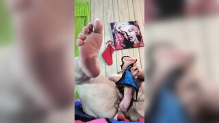 Gigantic Squirt From This Lazy Fat Whore Legs Spread for More