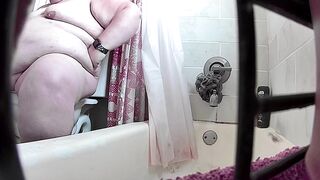 Cam Catches BBW Chillin On The Toilet - 5 image