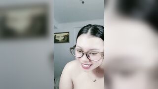 Wanita Cantik Berkacamata Mencari Kenikmatan - 5 image