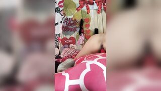 Fat Buck Big Ass Momma Pounds Her Pussy at Last