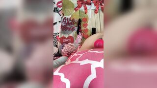 Fat Buck Big Ass Momma Pounds Her Pussy at Last