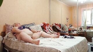 Mother-in-law masturbates her meaty pussy in the evenings and rubs her big tits