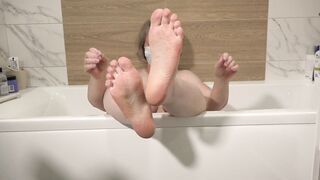 Do you want to wash my feet? Foot fetish from a mature milf in the bath.