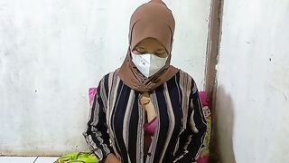 Guru Hijab Masturbation