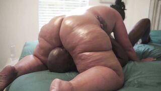 Watch BBW Tee Tee Oiled up & get drilled by BBC until she squirts