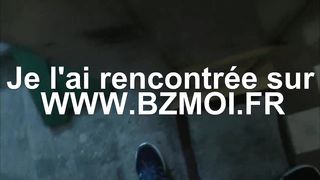 se masturbe dans sa baignoire - 1 image