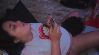 Jugando Free Fire Mientras Mi Amiga me La Mama - 6 image