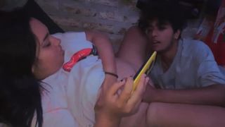 Jugando Free Fire Mientras Mi Amiga me La Mama - 7 image