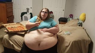 Ssbbw eating pizza - 1 image