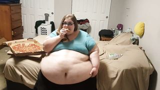 Ssbbw eating pizza - 2 image
