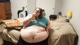 Ssbbw eating pizza - 6 image